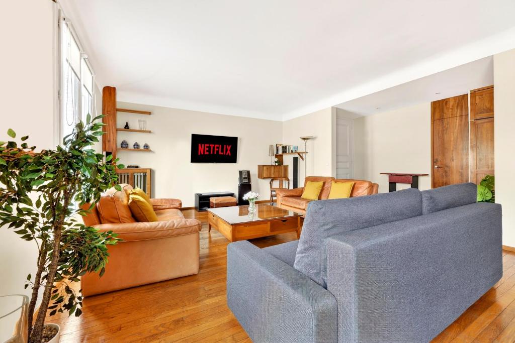Quartier Arc de Triomphe 2 Bedroom Apartment with Netflix - 5