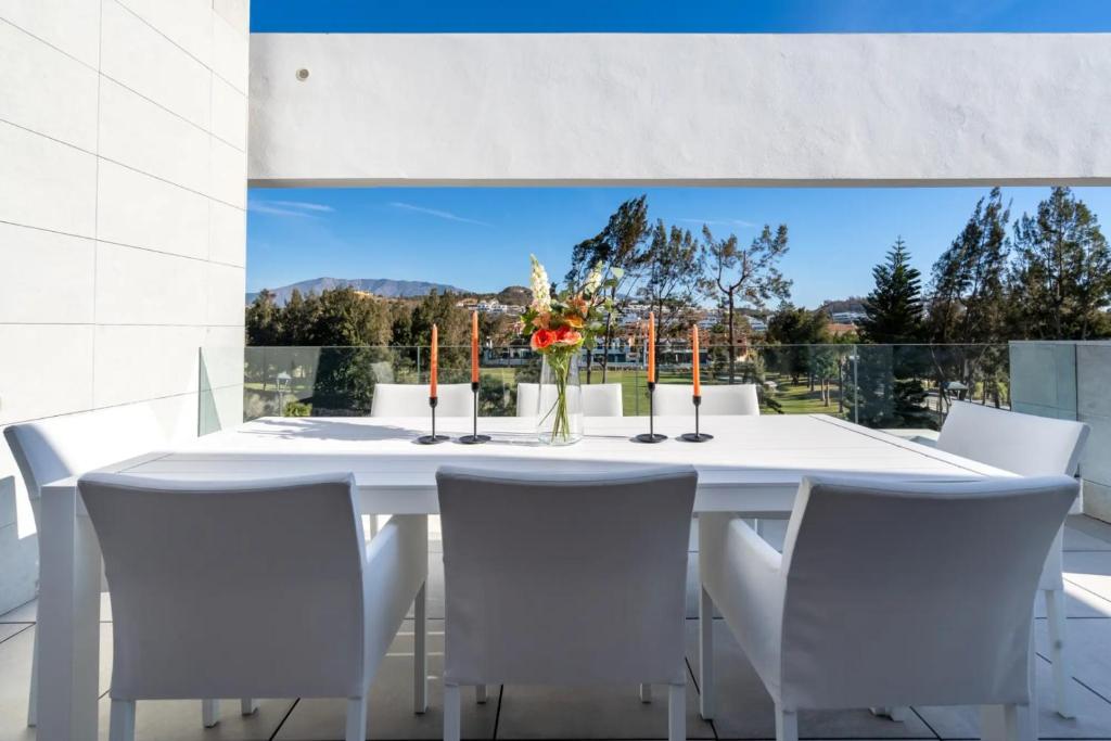 Holiday Apartment Navigolf, Pool, Terrace & Wi-Fi - 2