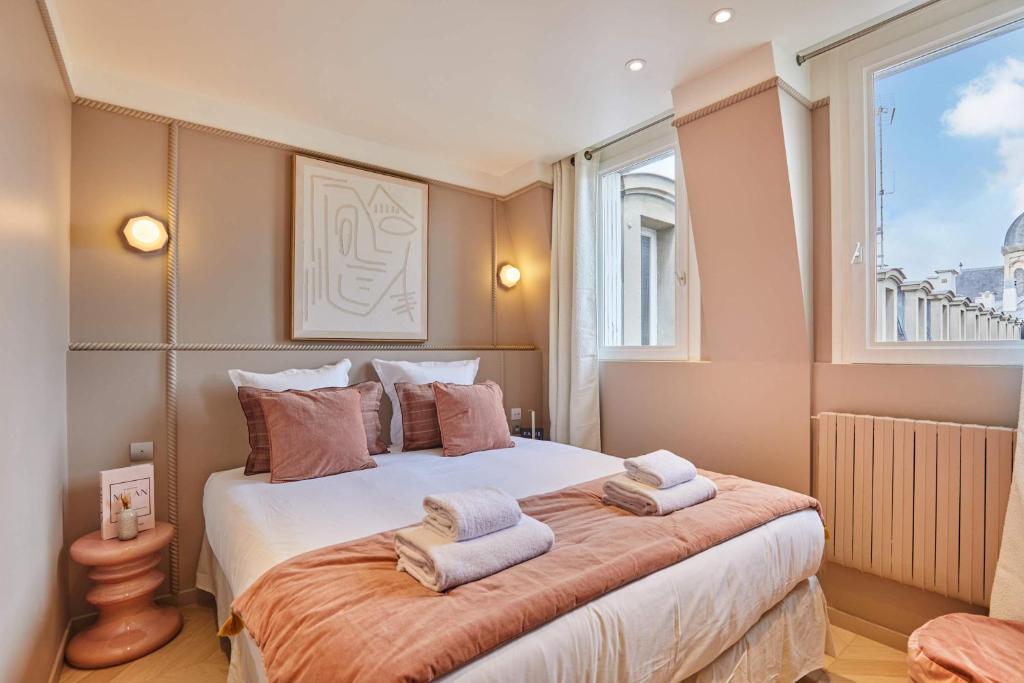 Suite with terrace & AC Paris Heart of the Marais - 5