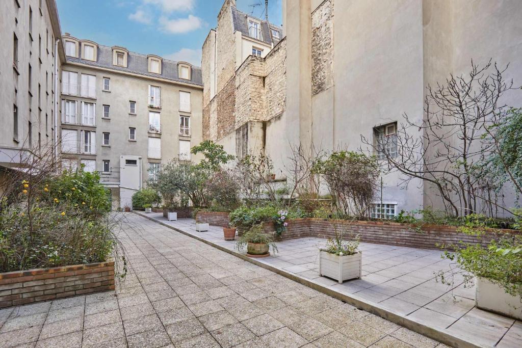 Suite with terrace & AC Paris Heart of the Marais - 2