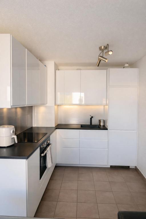 T2 moderne 42 m2 avec grande terasse et vue sur les collines - 3