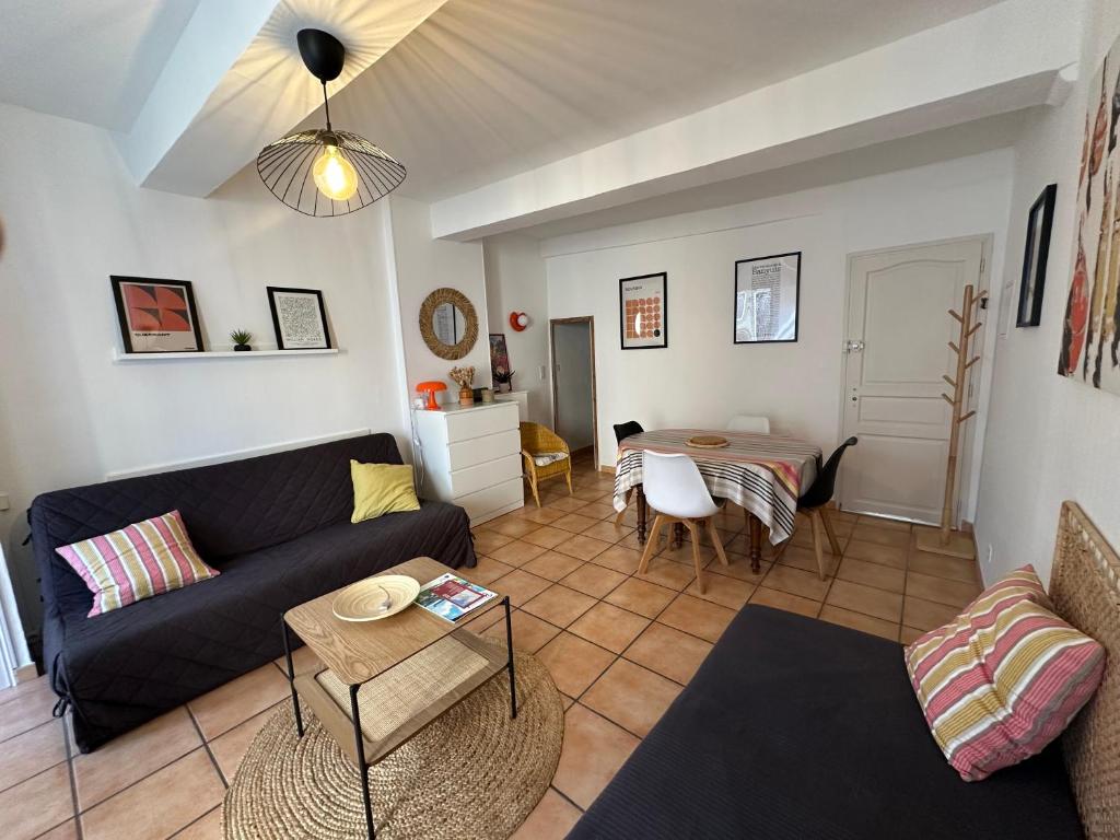 Appartement climatisé avec wifi au cœur du village et à 50m de la plage - 4