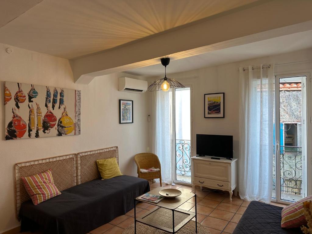 Appartement climatisé avec wifi au cœur du village et à 50m de la plage - 2