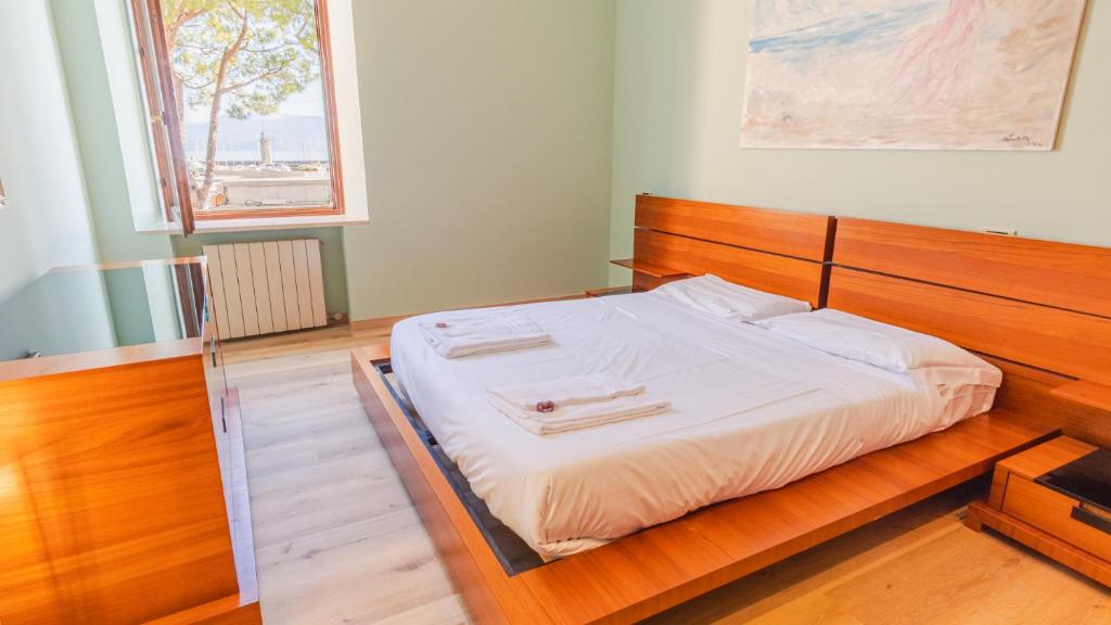 Romantic Coast View - Italian Homing - 2