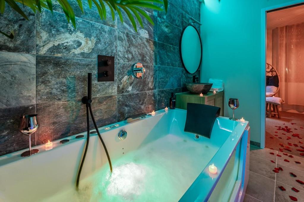 Le Bali Jacuzzi et WIFI - 1