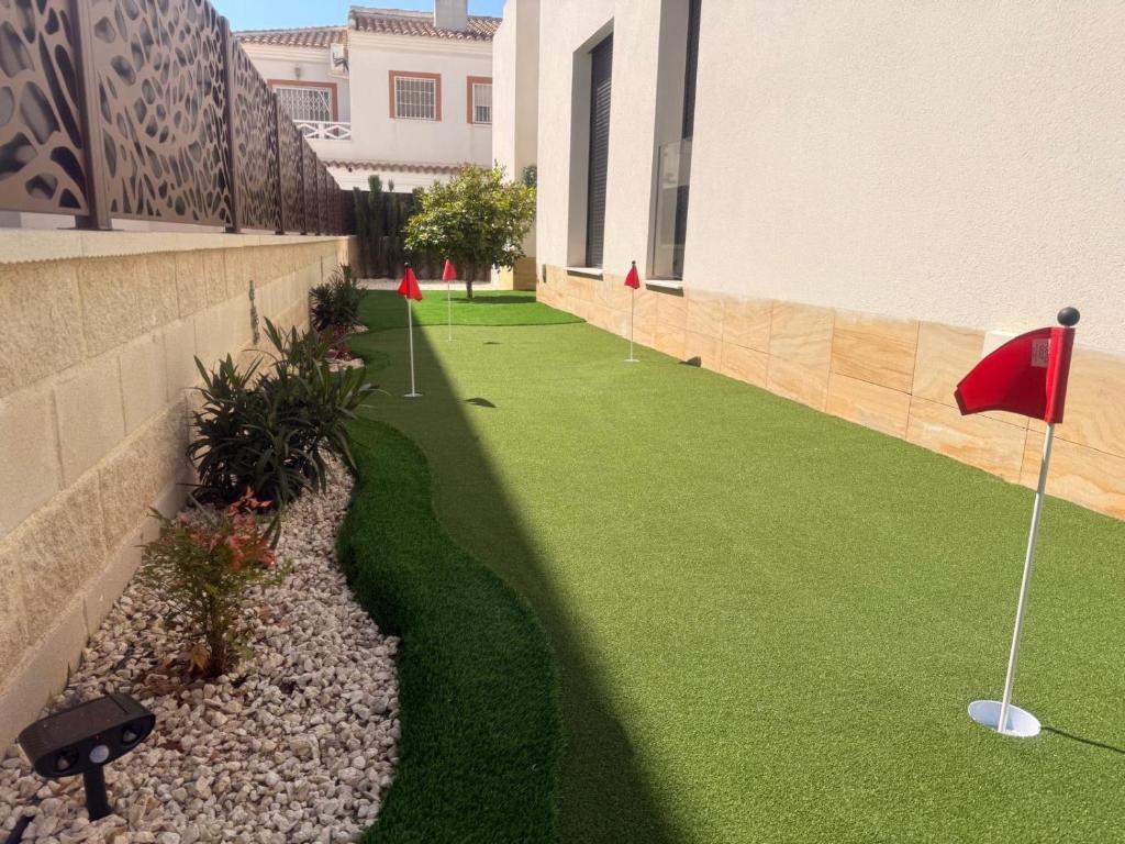3 Bed Villa - Sleeps 6 - Private Pool - Parking - 4