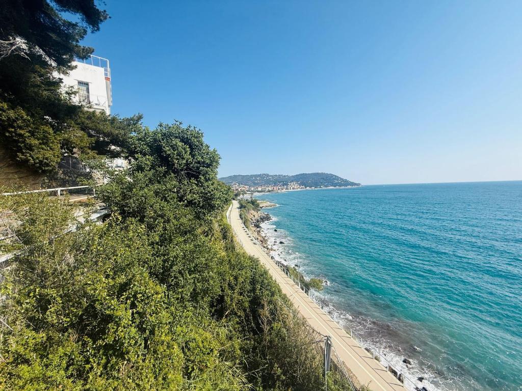 Elegante vista mare con posto auto privato - 5