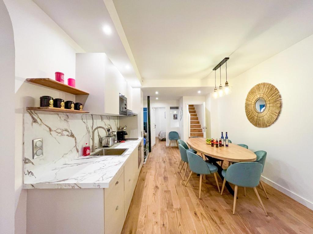 UrbanFlat 224 - Prestige Parisian Central 5 Bedroom Apartment - 2