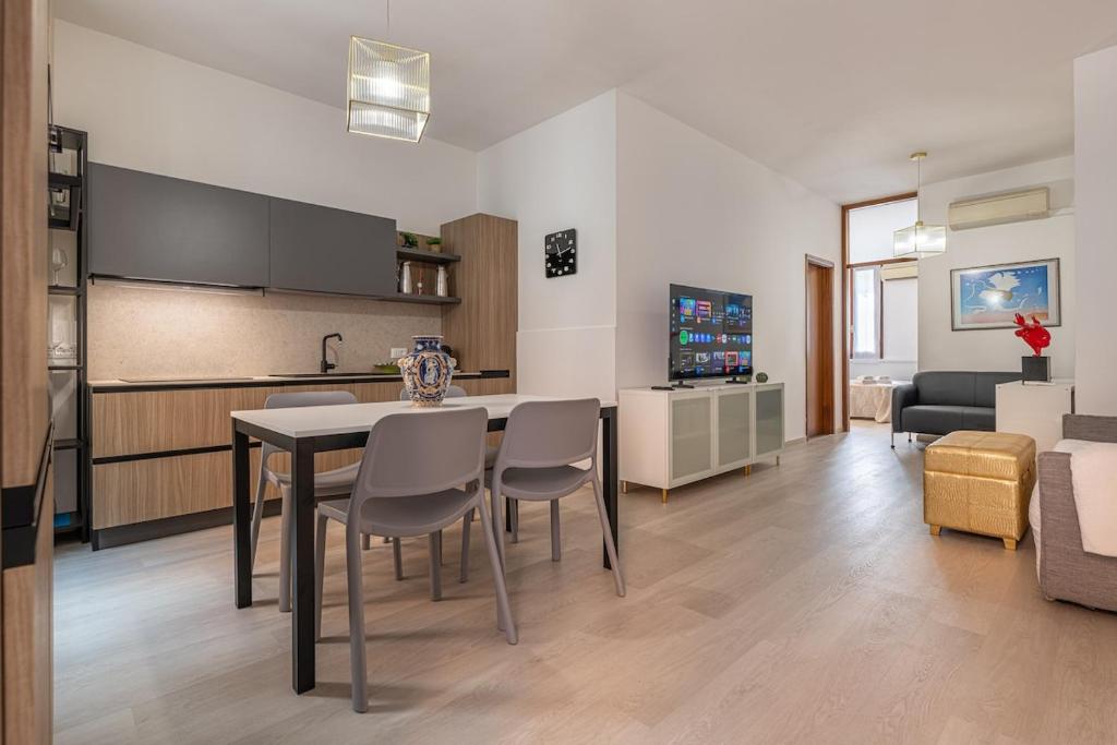Domus Aurum - Raffinato e Confortevole Appartamento in Centro Storico fuori dalla ZTL - 1