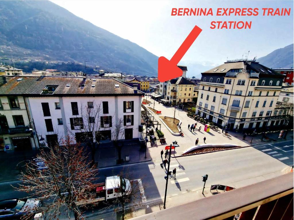 PASSENGERS STOP - ONE MINUTE TRAINS STATIONS - Tirano center - 2