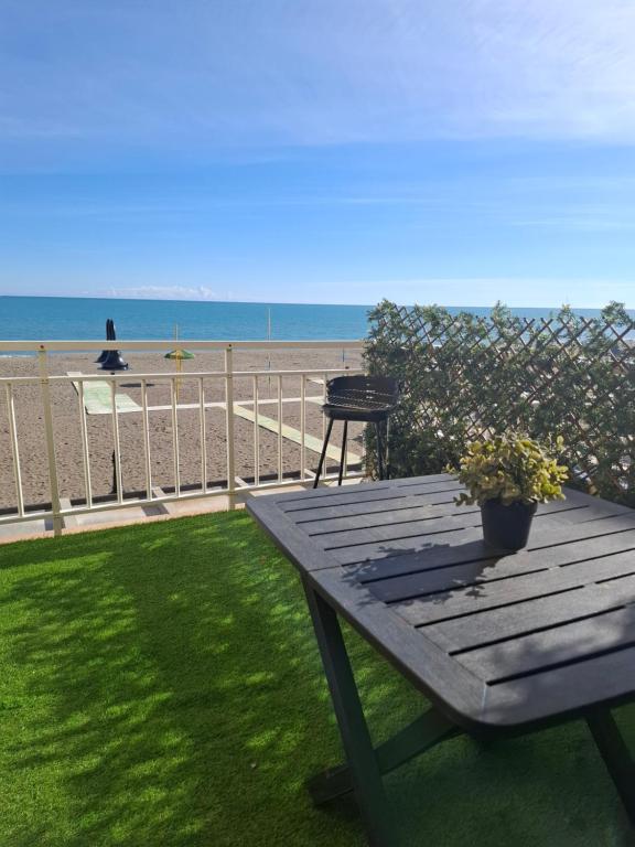 Apartamento en Primera Línea de Playa de La Carihuela - 1