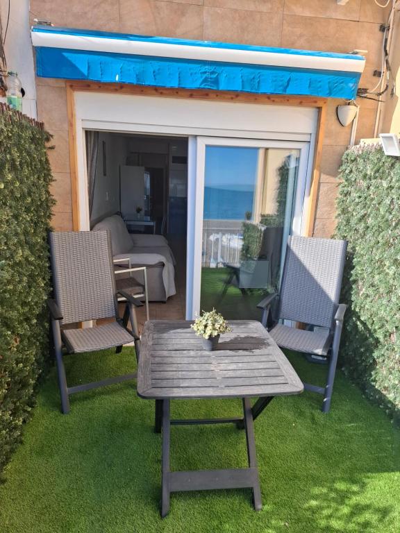 Apartamento en Primera Línea de Playa de La Carihuela - 4