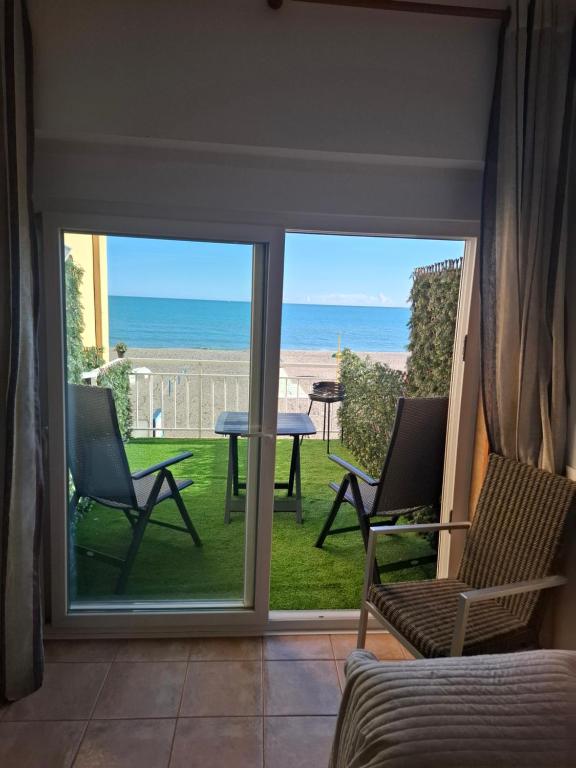 Apartamento en Primera Línea de Playa de La Carihuela - 5