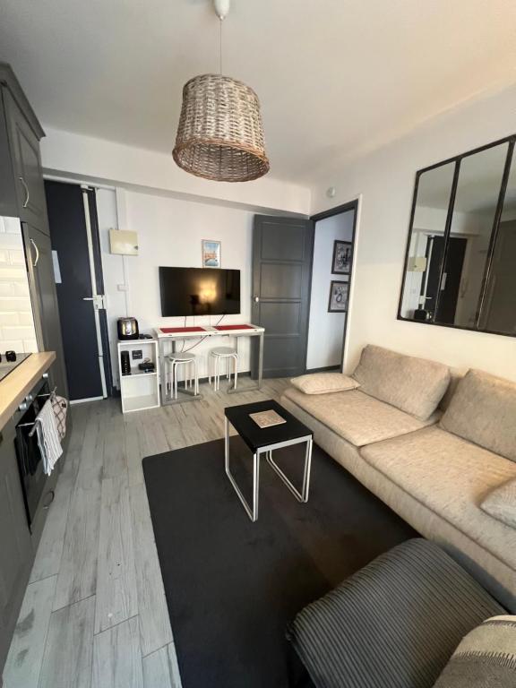 F2 climatisé centre St Raphaël plages 900 m et gare - 5