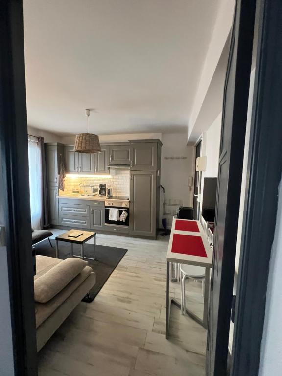 F2 climatisé centre St Raphaël plages 900 m et gare - 2