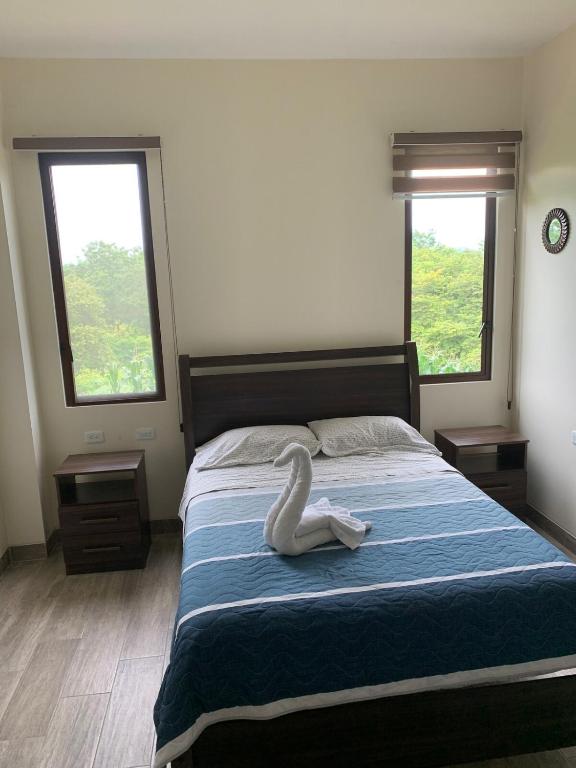 The Riverfront Mini Mansion, 4 Bedrooms & VIP Suite, Near City Center - 3