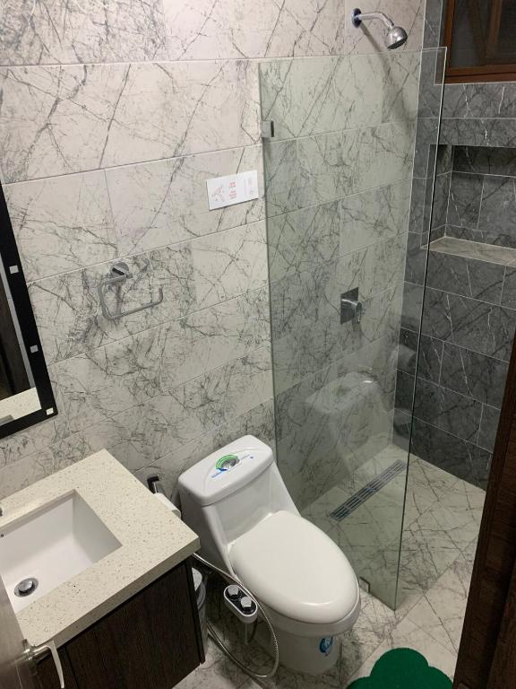 The Riverfront Mini Mansion, 4 Bedrooms & VIP Suite, Near City Center - 5