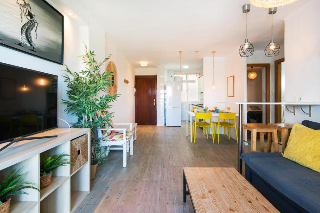 Sunny apartment next to the Beach ZE1 - 4