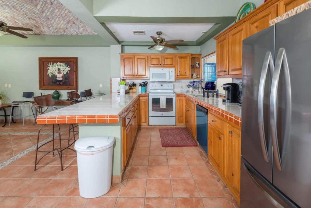 Spacious Beachfront Condo Las Palmas II 11A - 4