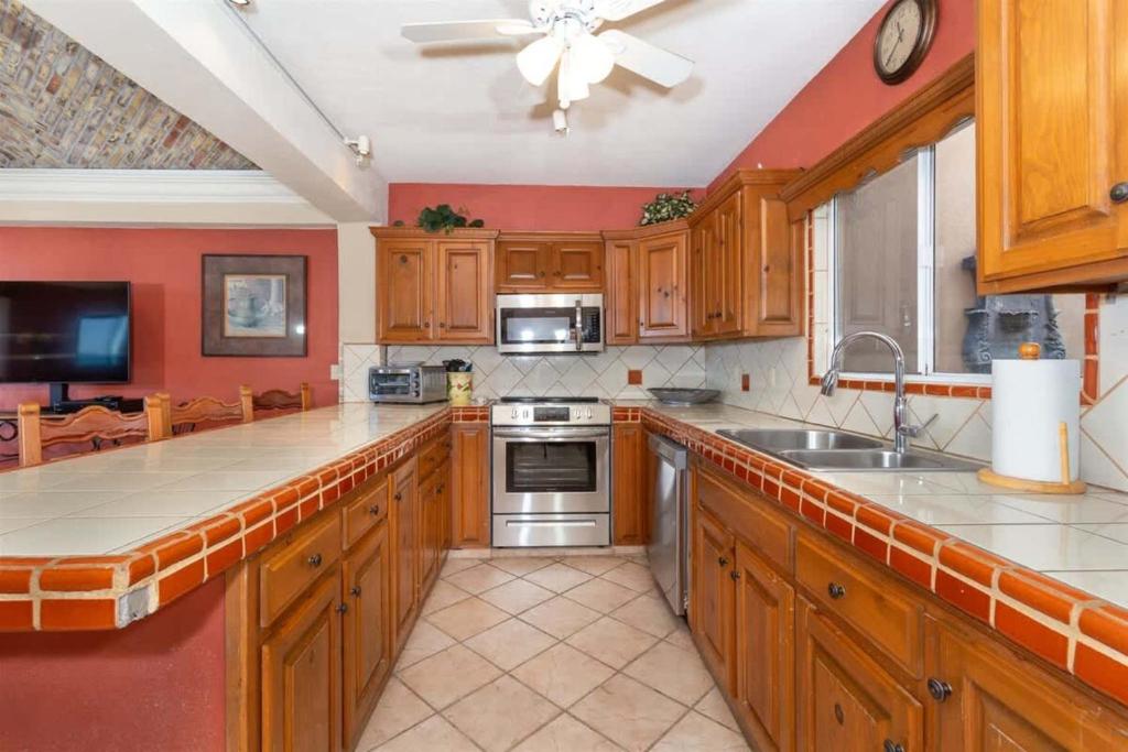 Comfortable Beachfront Condo Las Palmas II 11 B - 2