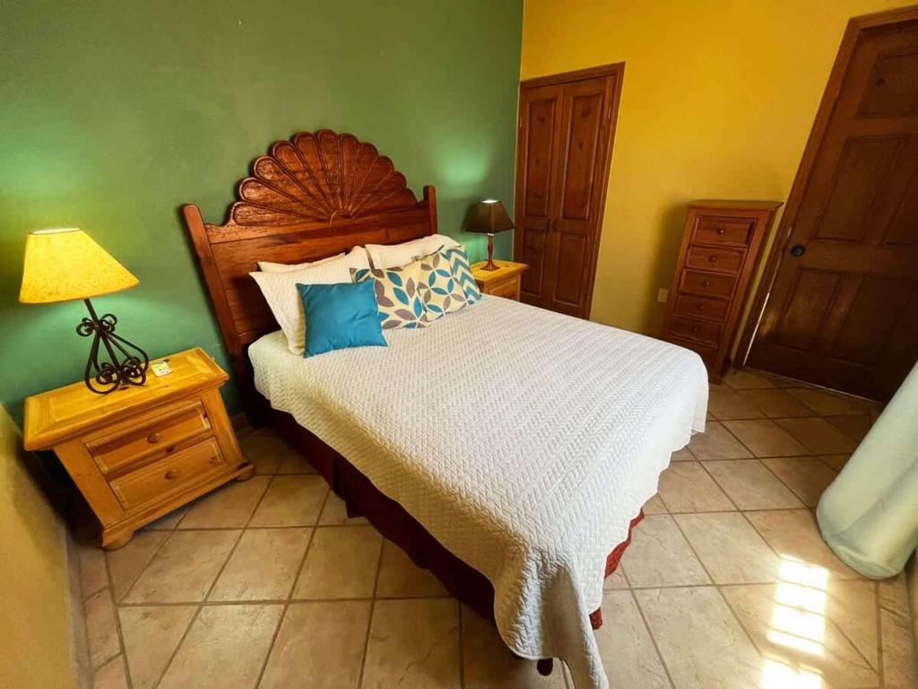 Comfortable Beachfront Condo Las Palmas II 11 B - 5