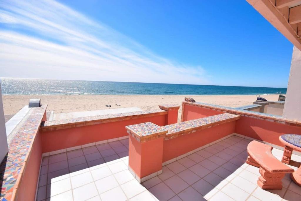Beautiful Beachfront Condo Las Palmas II 3 - 1