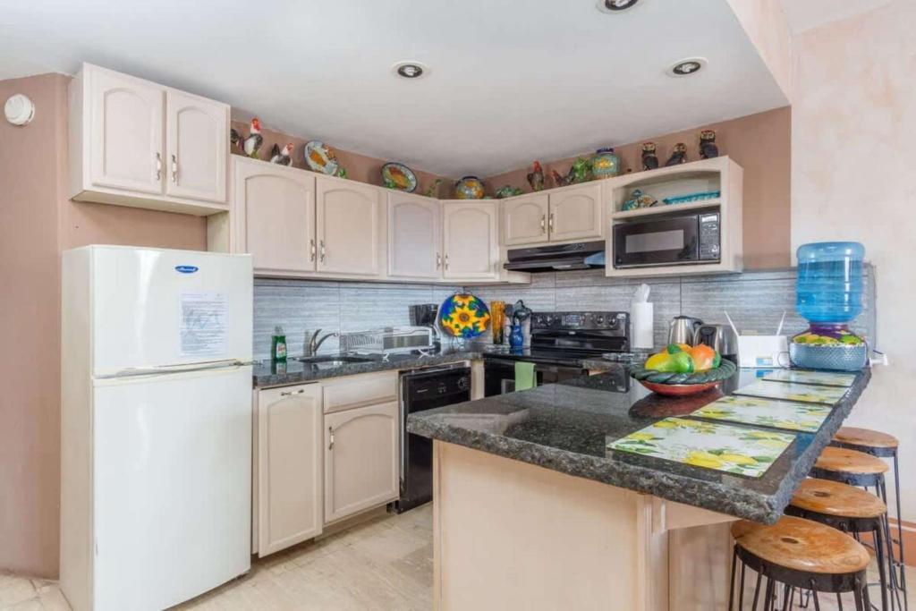 Unique Colorful Condo on 3rd Floor Pinacate 321 - 5