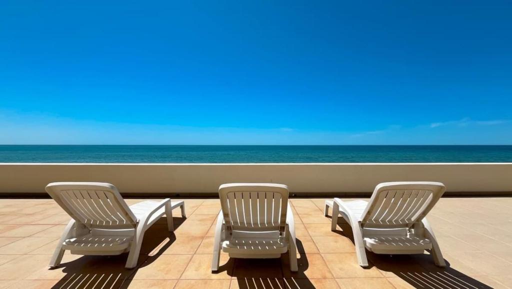 Beautiful Huge Beachfront Home Serenity Beach - 2