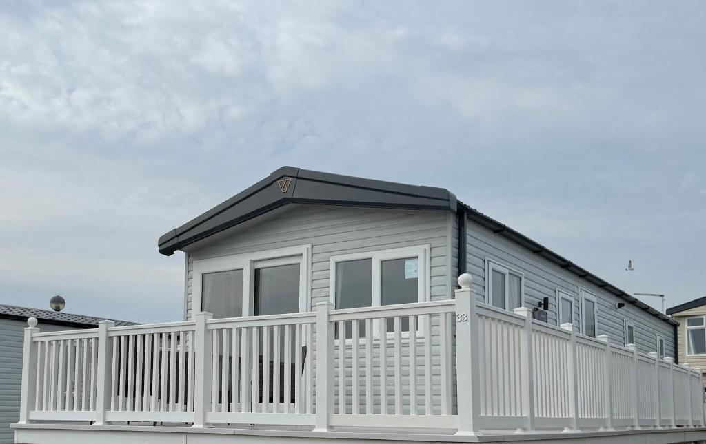 Luxury 3-bed sea-view caravan near Exmouth, Devon - pet-friendly holiday let