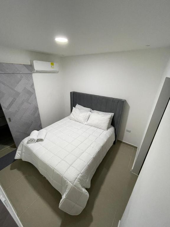 Apartamento remodelado amoblado - 3