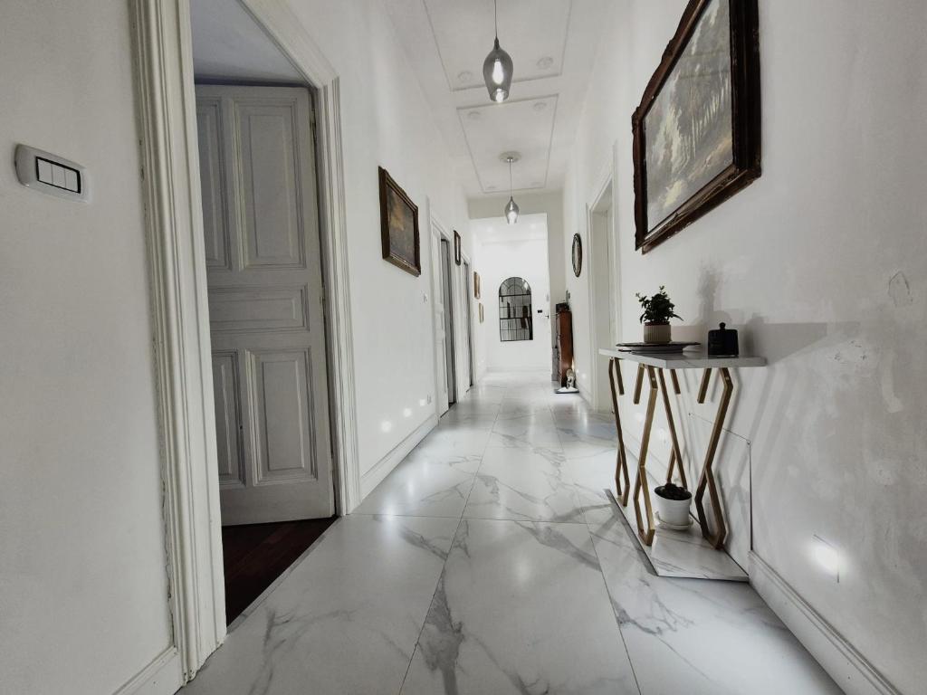 Colosseum Apartment, 3 bedrooms, 3 baths, large living room with a sofa bed, the apartment can accommodate 8 people - 4