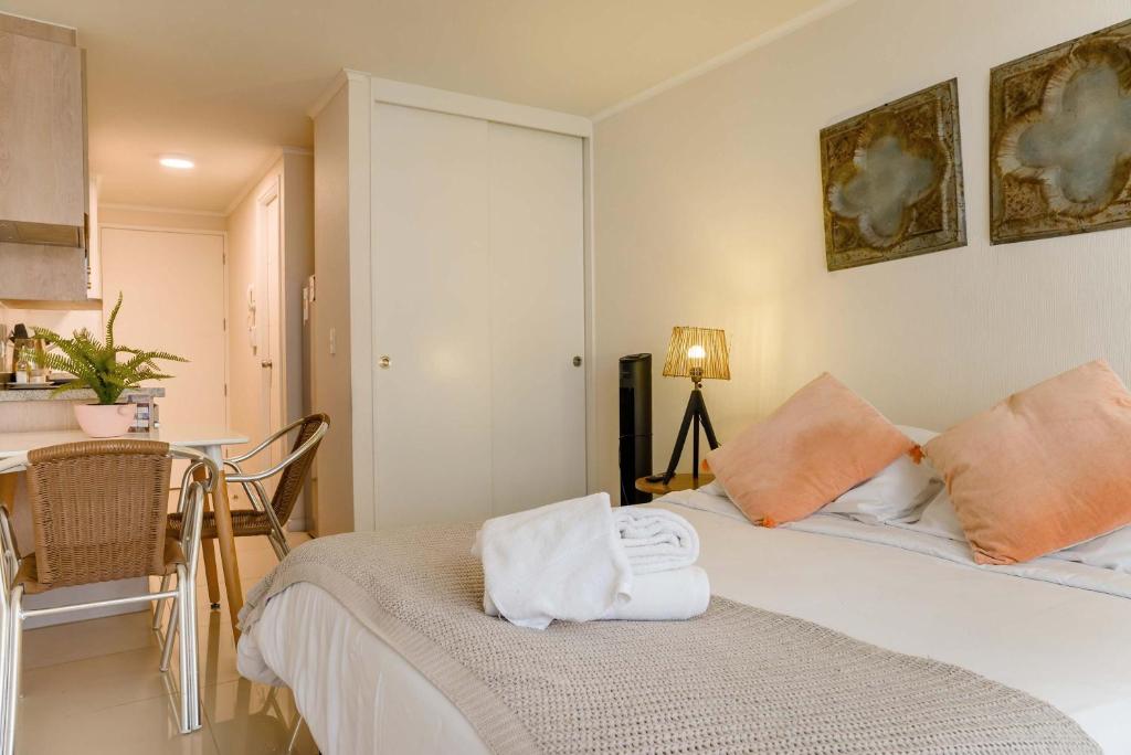 Modern Studio Prime Location near Santa Lucia - 1
