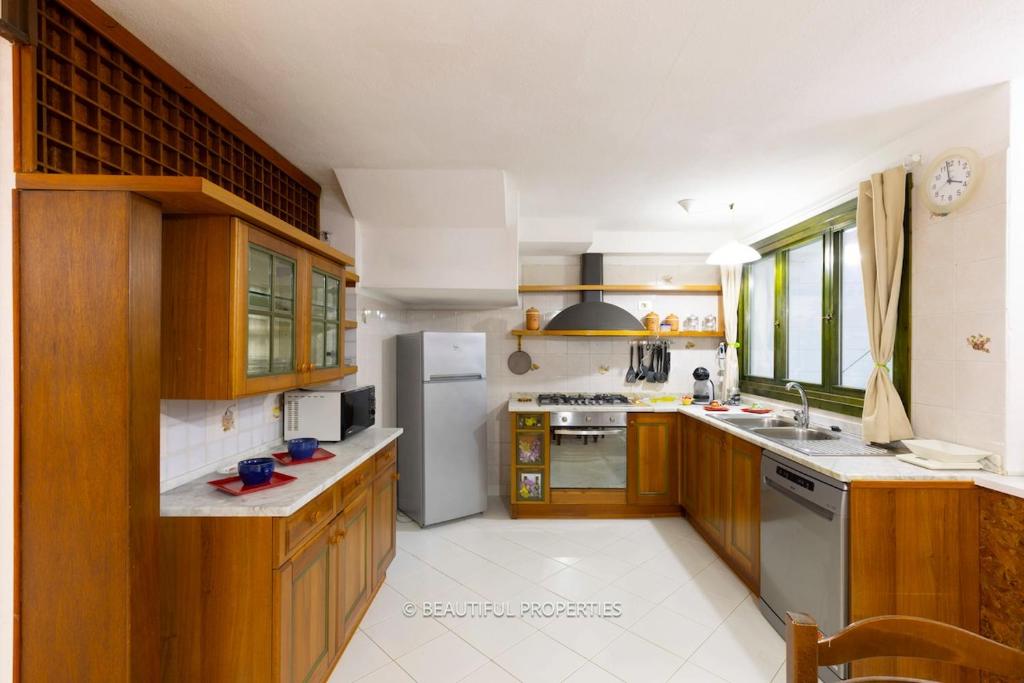 Room with kitchen & free parking 100 m from the sea - 4