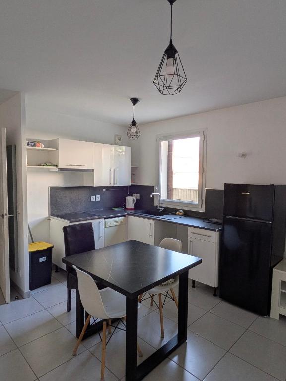 Non-smoking, Modern apartment with parking, close to the beach & train - 5