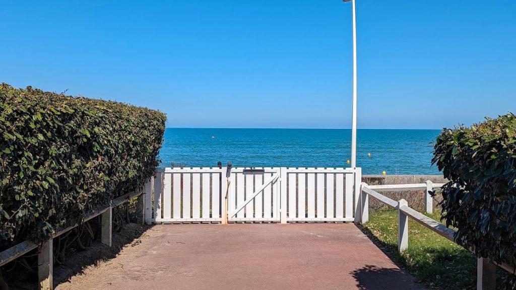 Beau studio accès plage, piscine, jardin, tennis, vélos, Netflix - 3