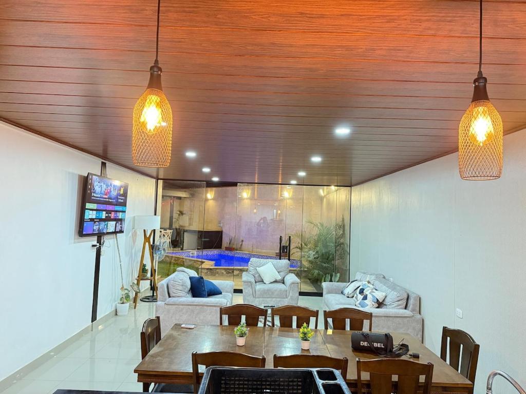 Pool house, garden, grill - 1