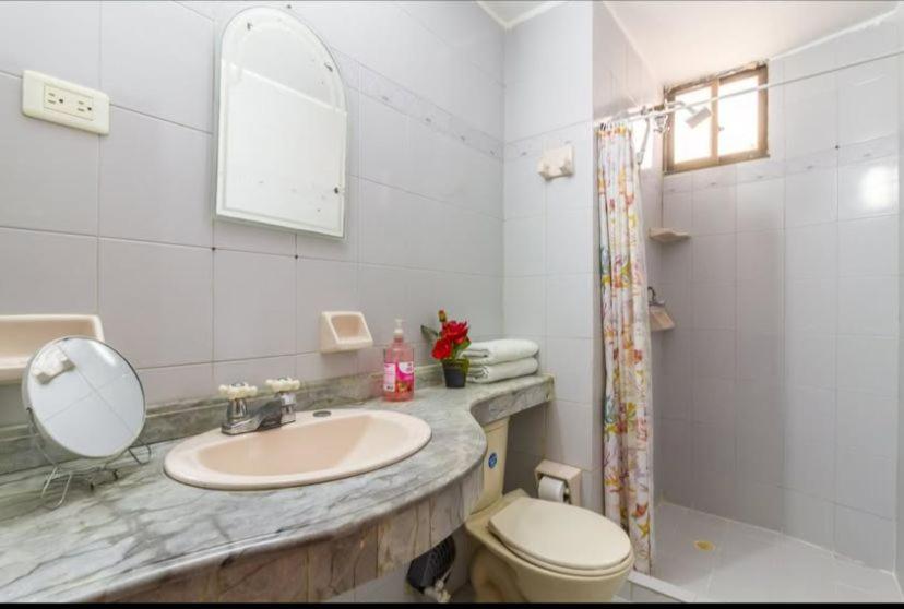 Guest bedrooms economy in Bocagrande Beach Cartagena - 3