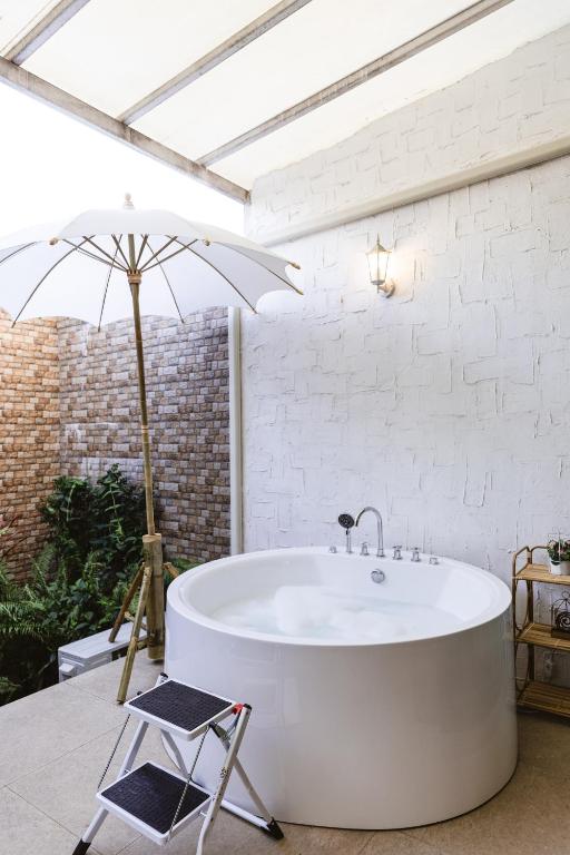 Unique Lanna Style Spa Pool Villa