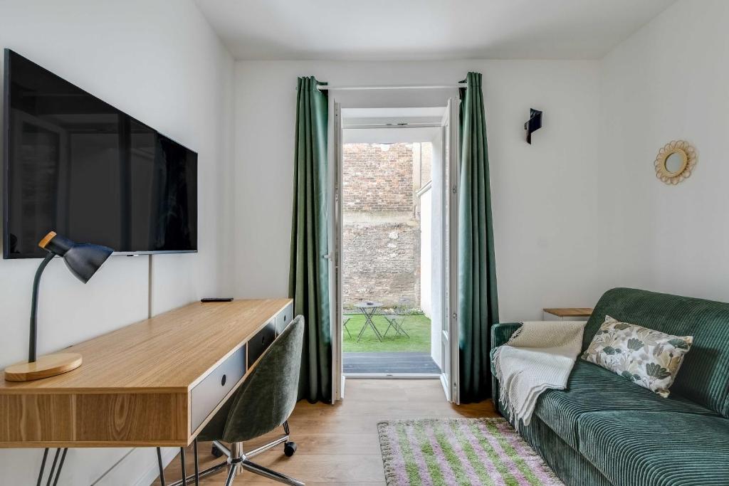 2P スタジオ ウィズ パティオ ニア パリ (2P studio with patio near Paris)