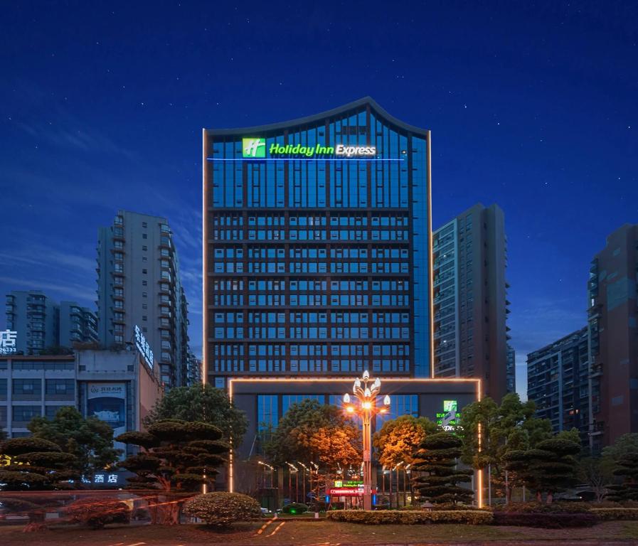 Holiday Inn Express Leshan City Square By IHG