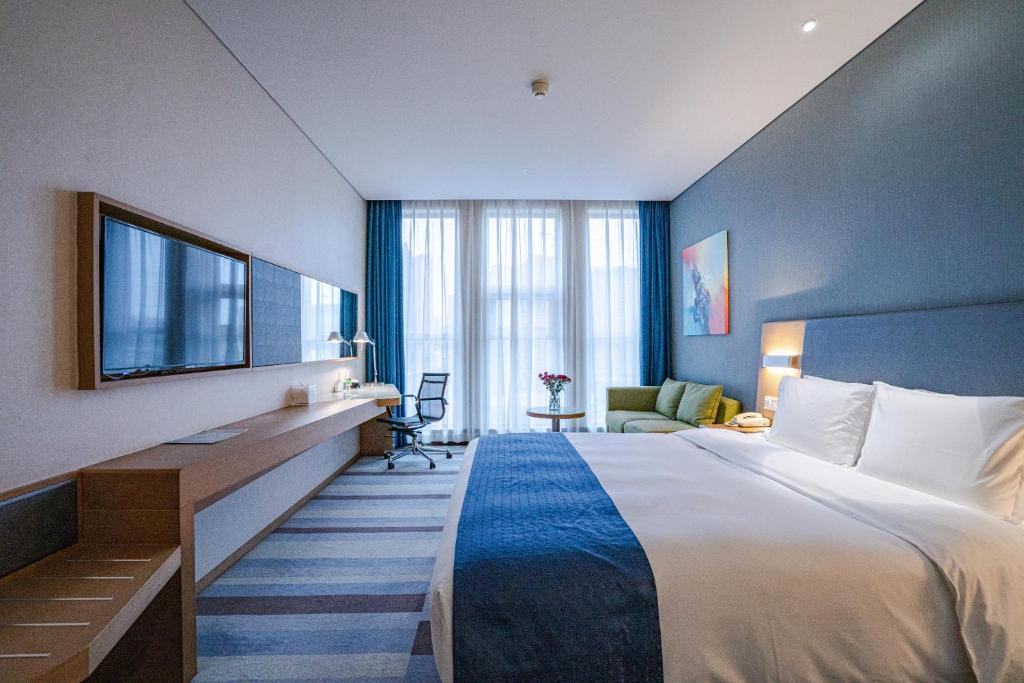 Holiday Inn Express Leshan City Square By IHG