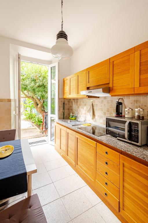 Piazza Libertà - with private patio & AC - 10min Firenze Duomo - 2