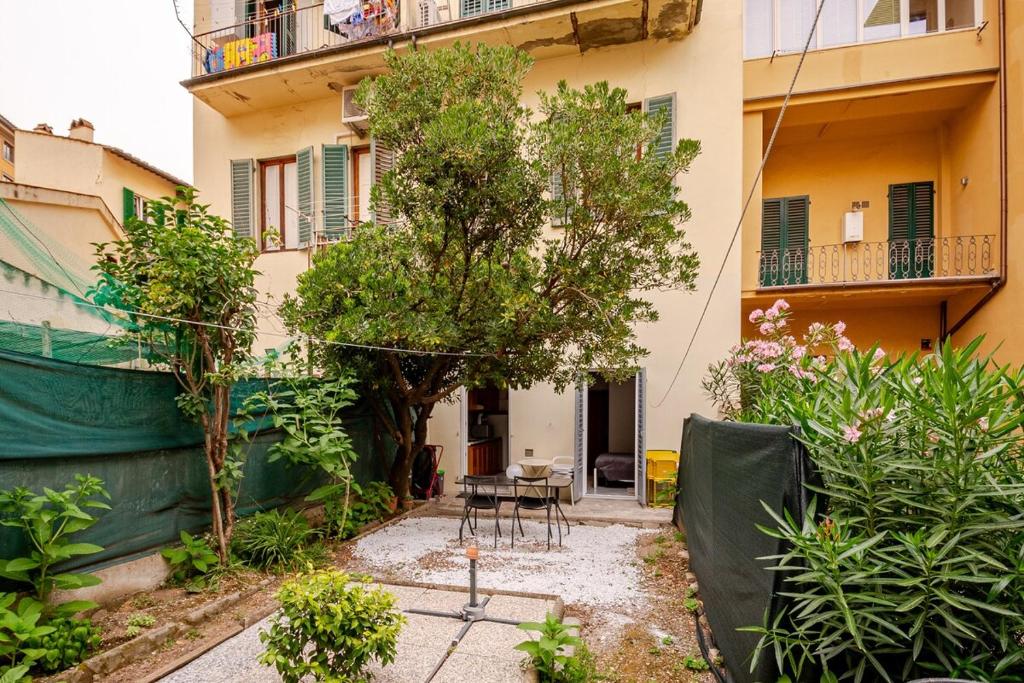 Piazza Libertà - with private patio & AC - 10min Firenze Duomo - 3