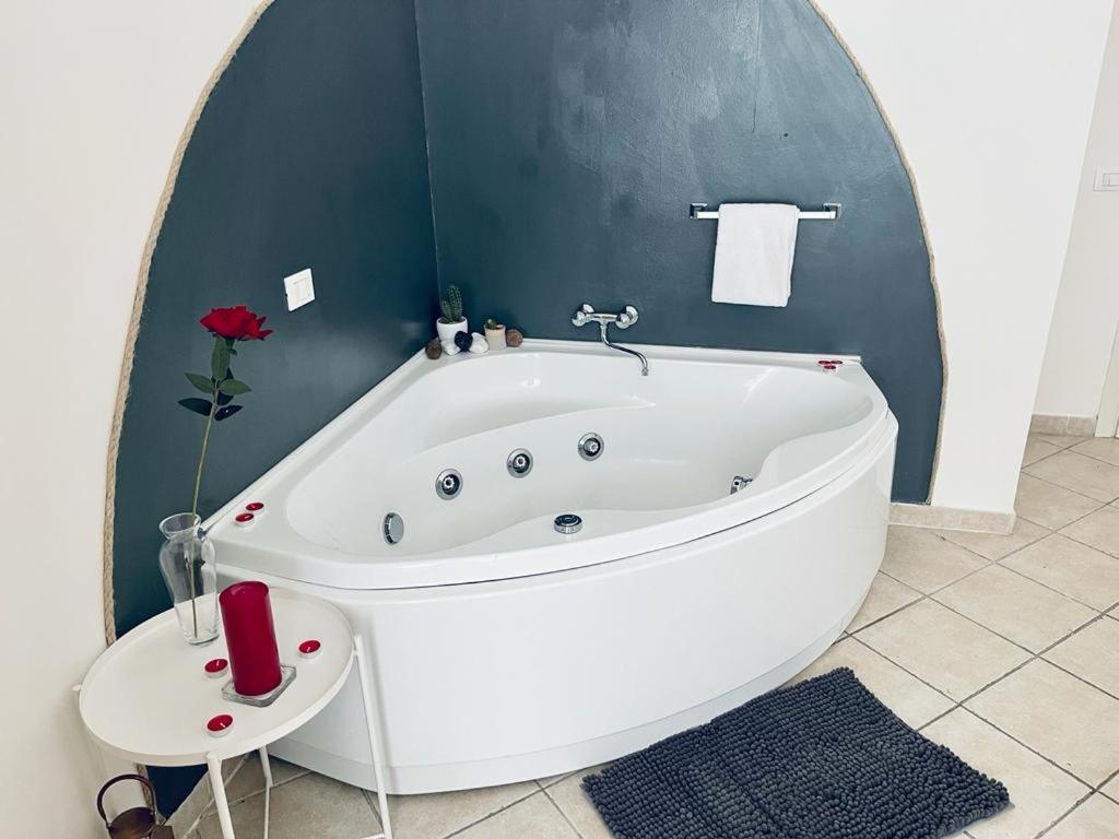 Jacuzzi Suite - 5
