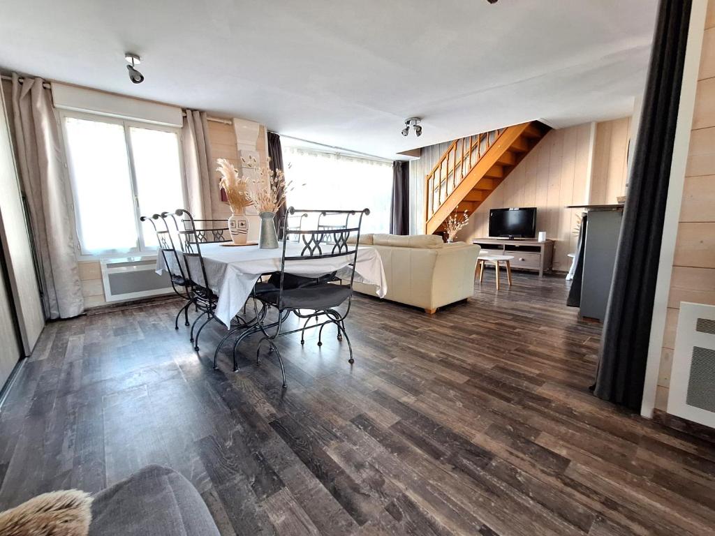 A seulement 150m plage et rue piétonne, maison 90m2, 6 personnes avec parking privé et 2 terrasses sud - 2