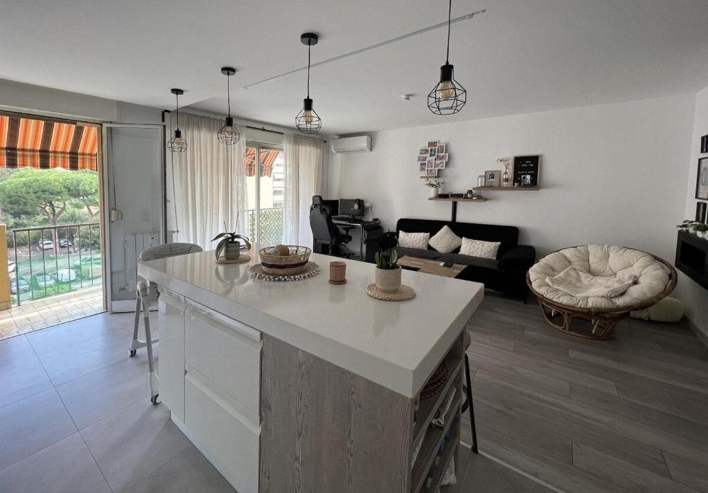 Menton - 4 persons - 10 minutes to beaches - bright apartment - 2