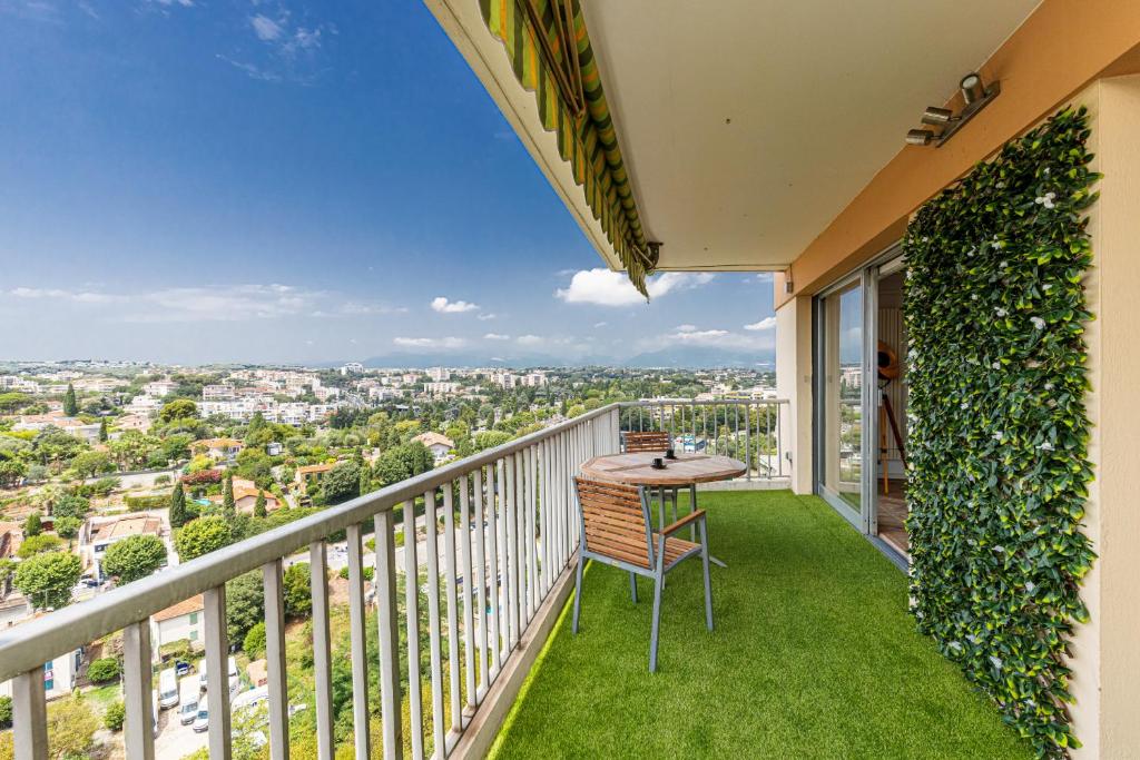 Loft Style 1 Bdr - Panoramic view Swimming Pool & Garage - 1