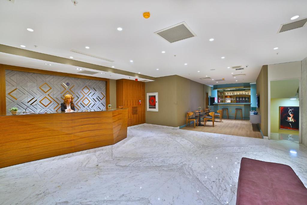 フロント・ロビー