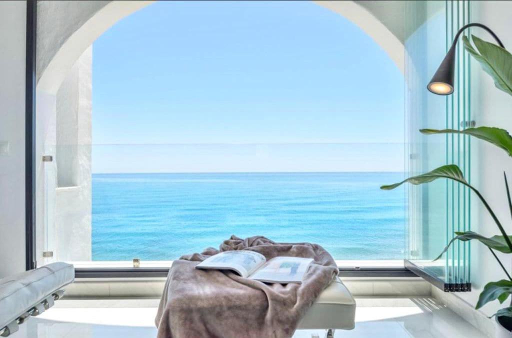 Aguamarina II Frontline Beach, Direct Sea Views - 2