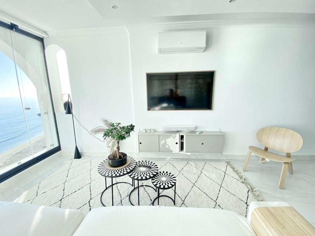 Aguamarina II Frontline Beach, Direct Sea Views - 5